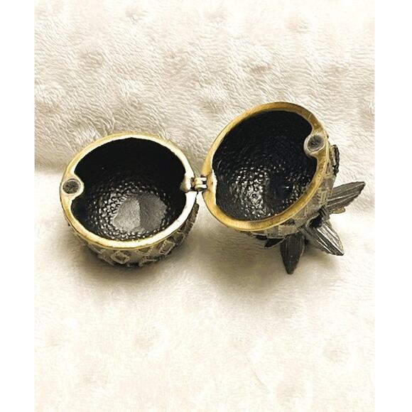 Vintage Milson & Louis Enamel Pineapple Trinket Box w/Magnetic Closure - Picture 5 of 7